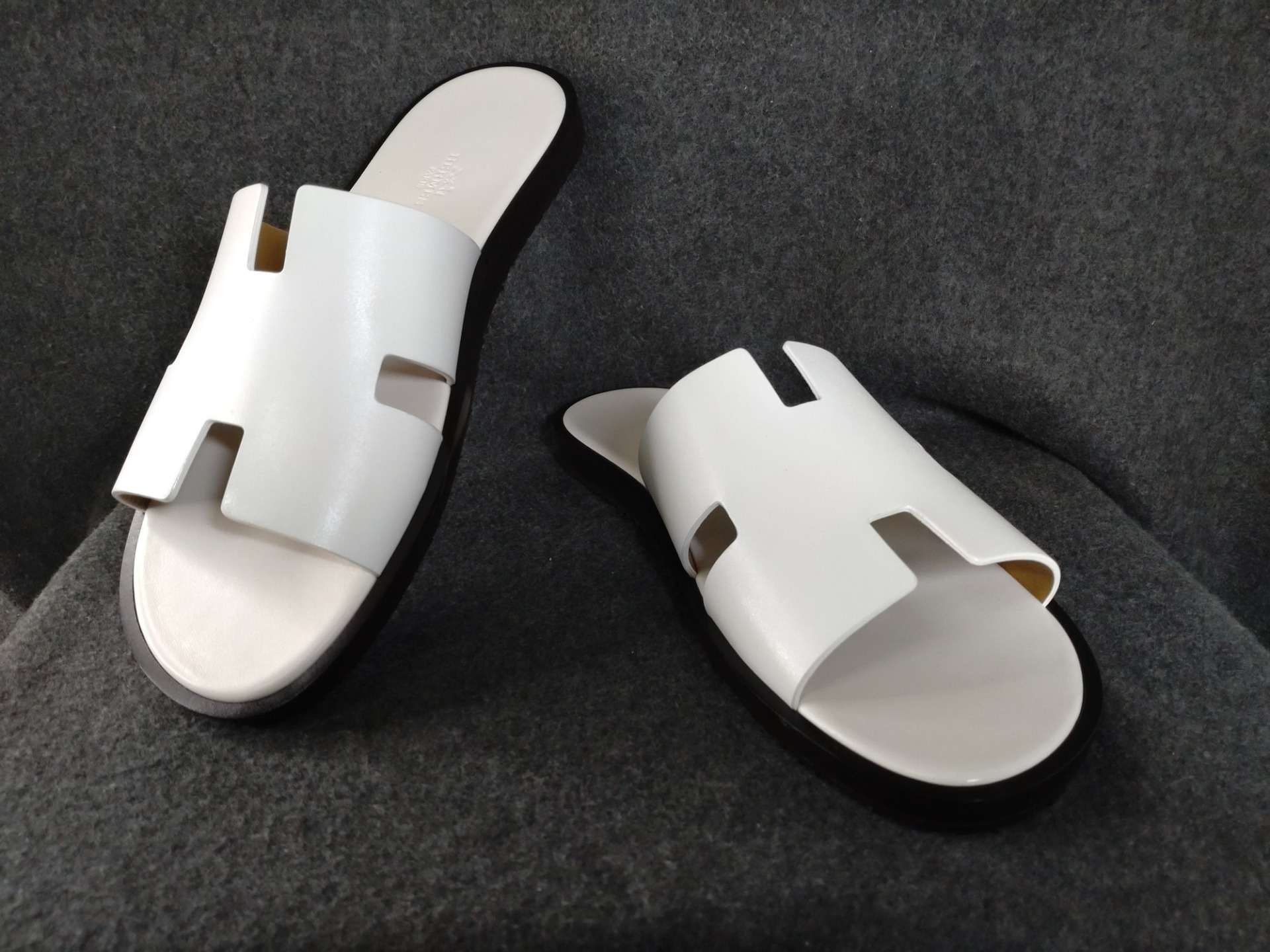 【大阪心斎橋】イズミールのコーティングでお探しならコーティング専門店Glationへ