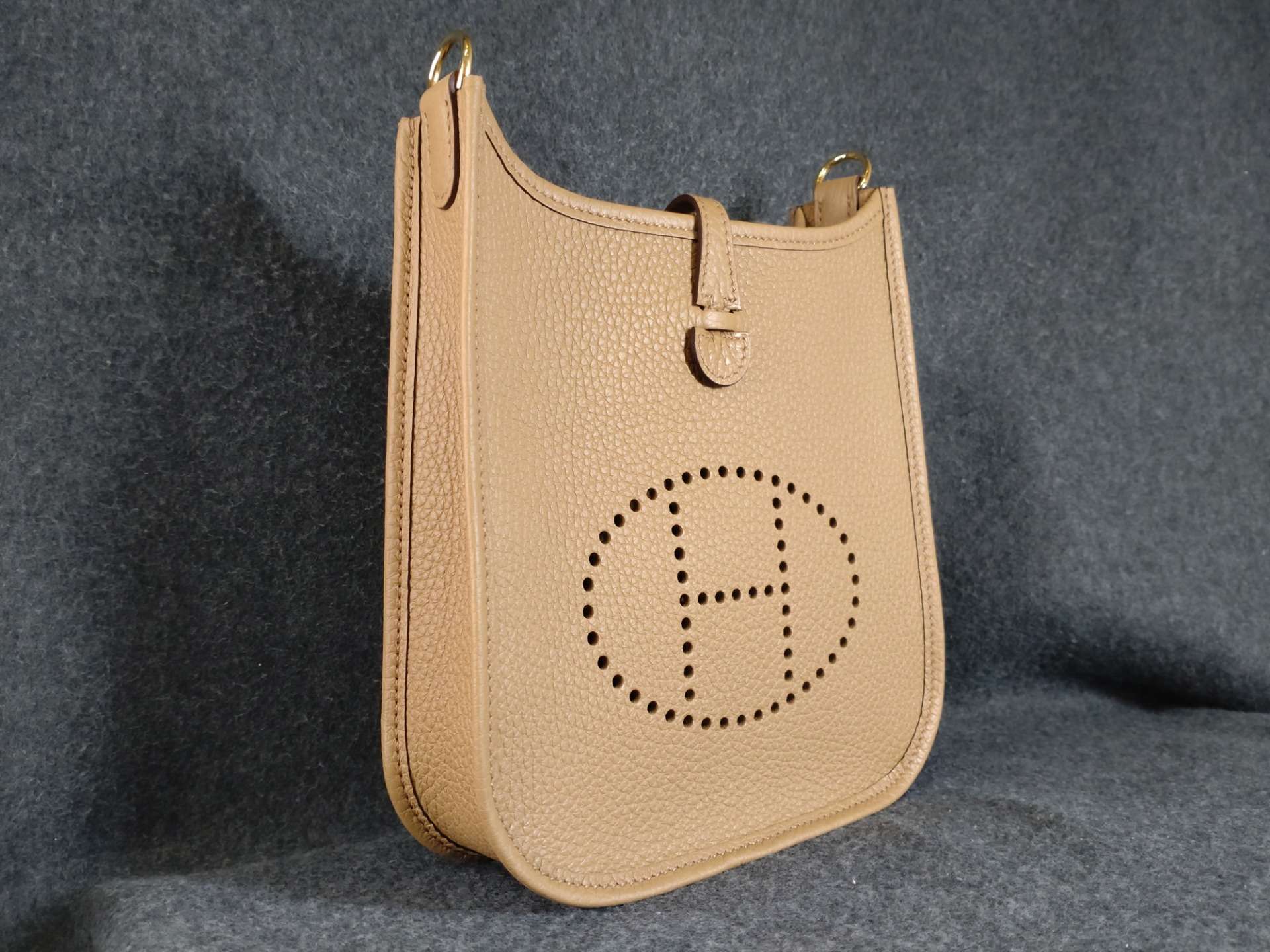 【大阪心斎橋】バックのコーティングでお探しならコーティング専門店Glationへ