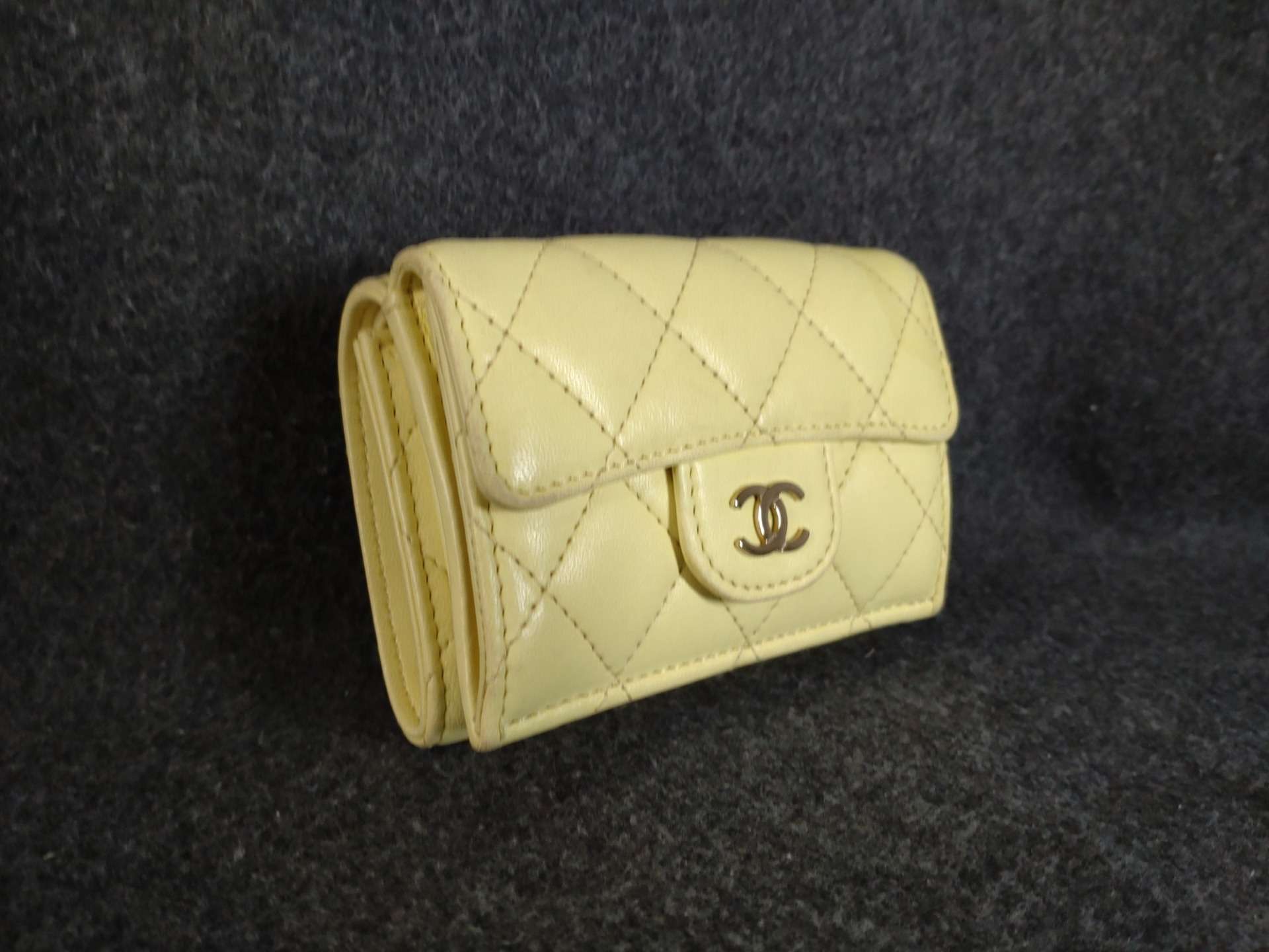 【大阪心斎橋】財布のコーティングでお探しならコーティング専門店Glationへ